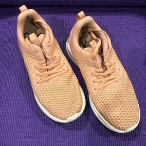 Puma Soft Foam Tennis Shoe